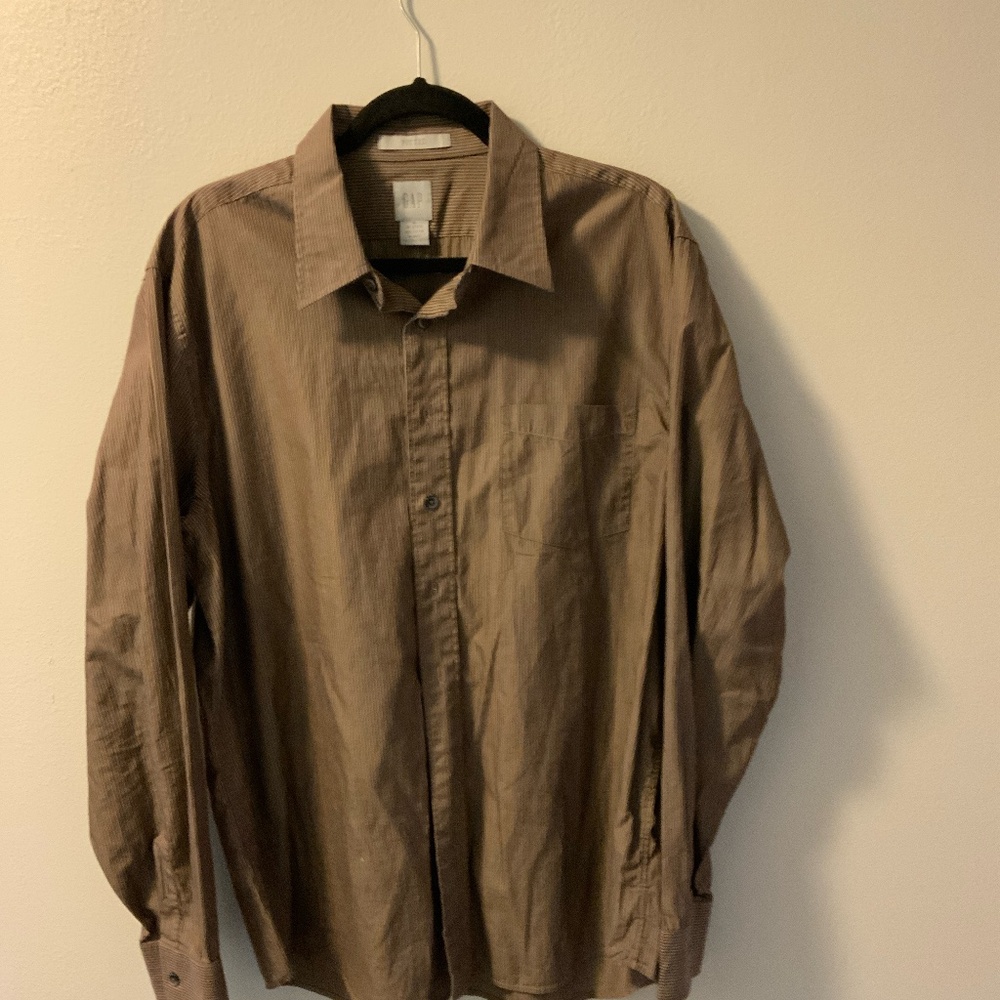 GAP Men’s XL (17–17.5) 100% Cotton Pinstripe Shirt, brown and white